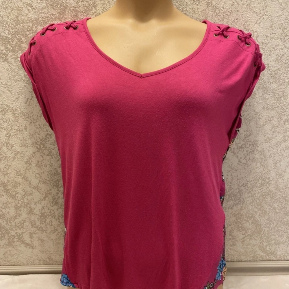 Pink Republic Pink Floral Back Lace-Up Sleeve Tee